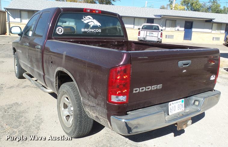 image for item DA4678 2004 Dodge Ram 1500 Quad Cab pickup truck