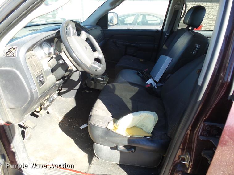 image for item DA4678 2004 Dodge Ram 1500 Quad Cab pickup truck