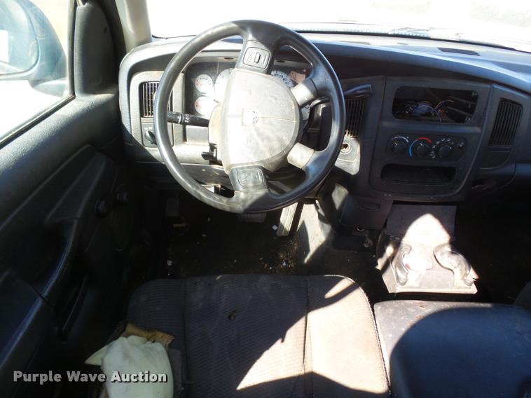 image for item DA4678 2004 Dodge Ram 1500 Quad Cab pickup truck