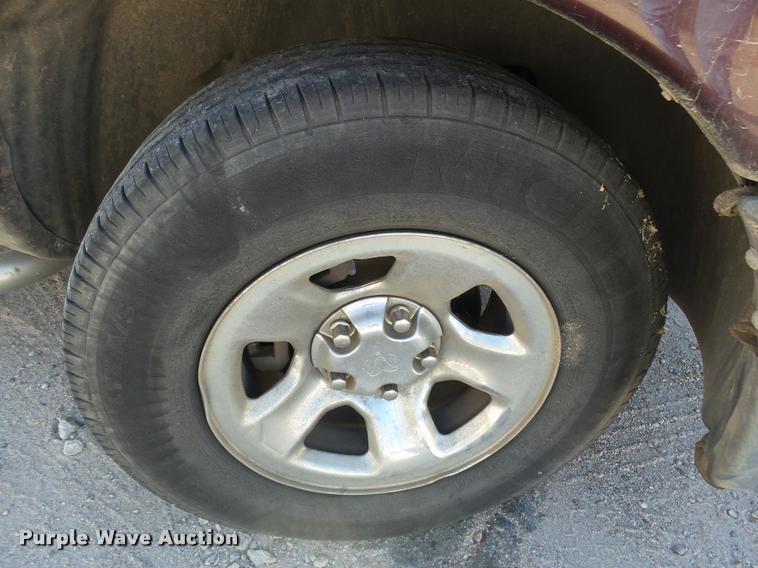 image for item DA4678 2004 Dodge Ram 1500 Quad Cab pickup truck