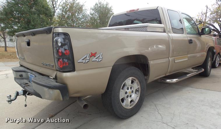 image for item DA4688 2005 Chevrolet Silverado 1500 Ext. Cab pickup truck