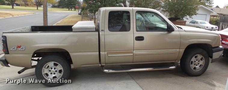 image for item DA4688 2005 Chevrolet Silverado 1500 Ext. Cab pickup truck