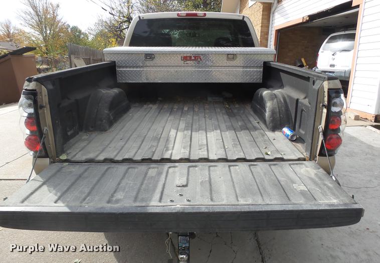 image for item DA4688 2005 Chevrolet Silverado 1500 Ext. Cab pickup truck