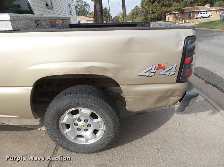 image for item DA4688 2005 Chevrolet Silverado 1500 Ext. Cab pickup truck