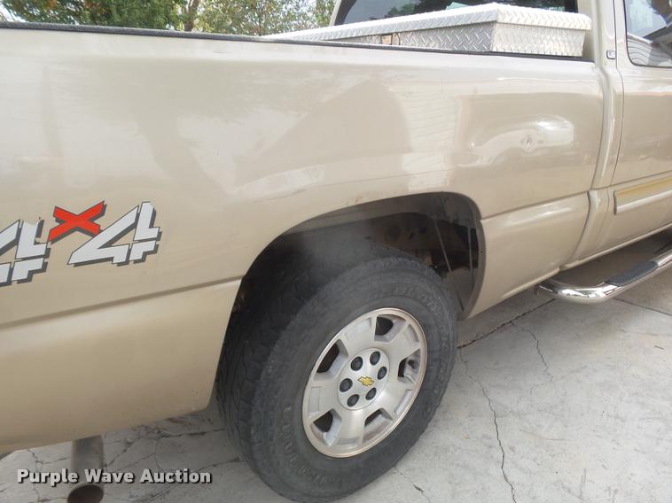 image for item DA4688 2005 Chevrolet Silverado 1500 Ext. Cab pickup truck