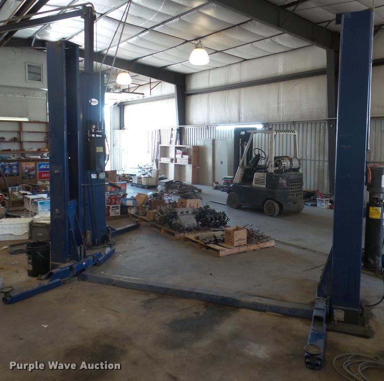 image for item DA9568 Worth equal arm low profile automotive hoist