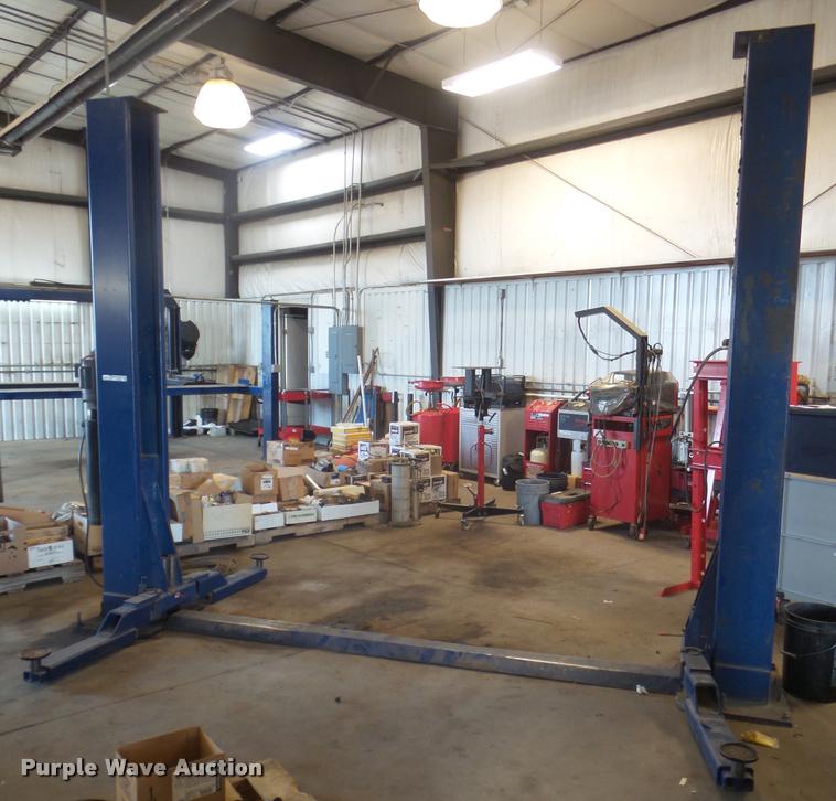 image for item DA9568 Worth equal arm low profile automotive hoist