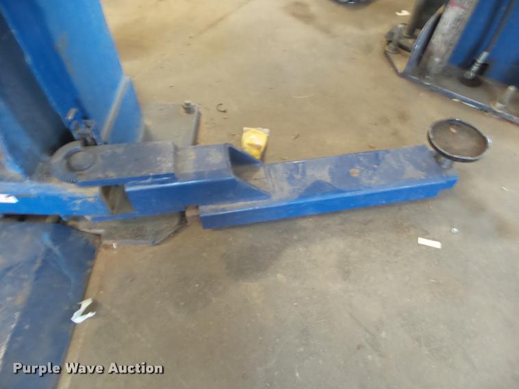 image for item DA9568 Worth equal arm low profile automotive hoist