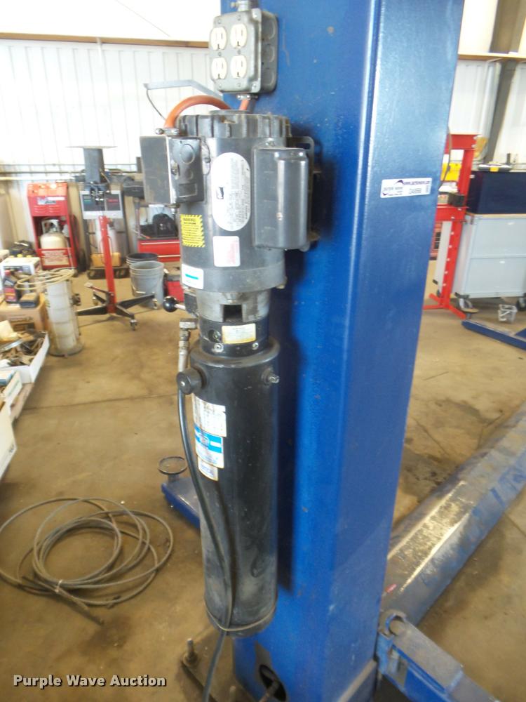 image for item DA9568 Worth equal arm low profile automotive hoist