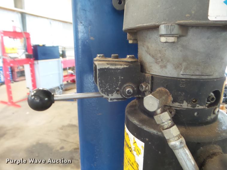 image for item DA9568 Worth equal arm low profile automotive hoist