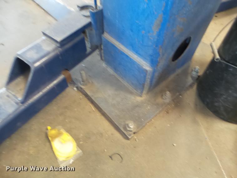 image for item DA9568 Worth equal arm low profile automotive hoist