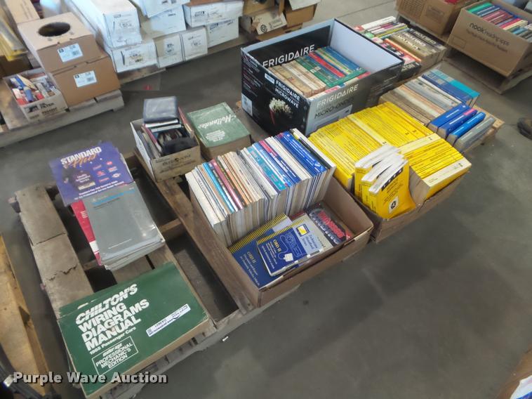 image for item DA9601 Automotive service manuals