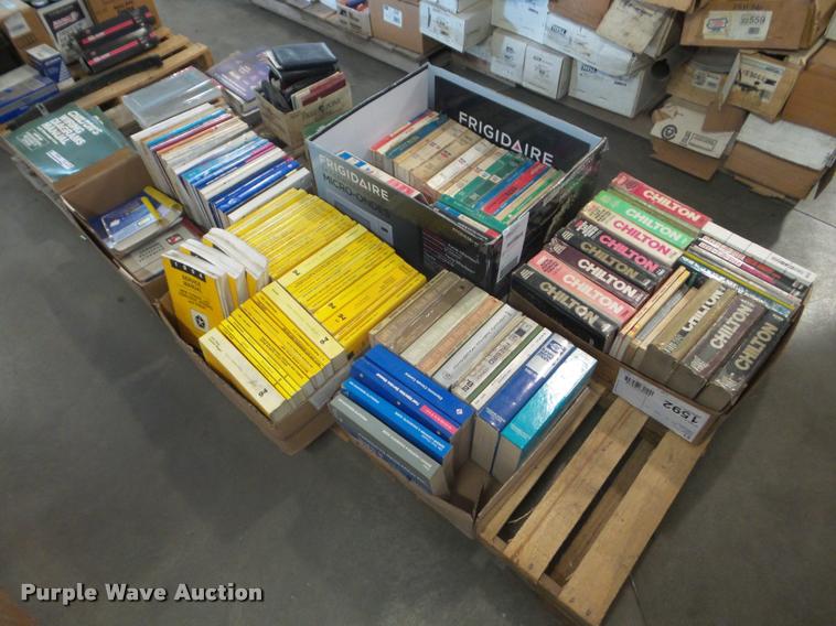 image for item DA9601 Automotive service manuals