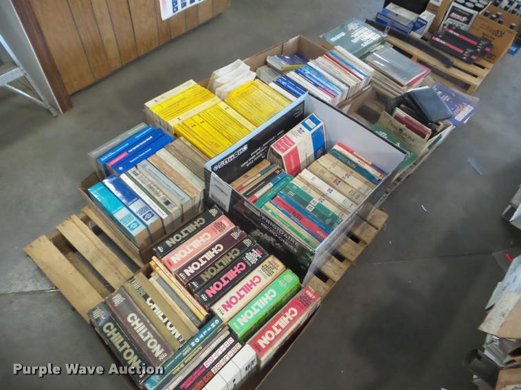 image for item DA9601 Automotive service manuals