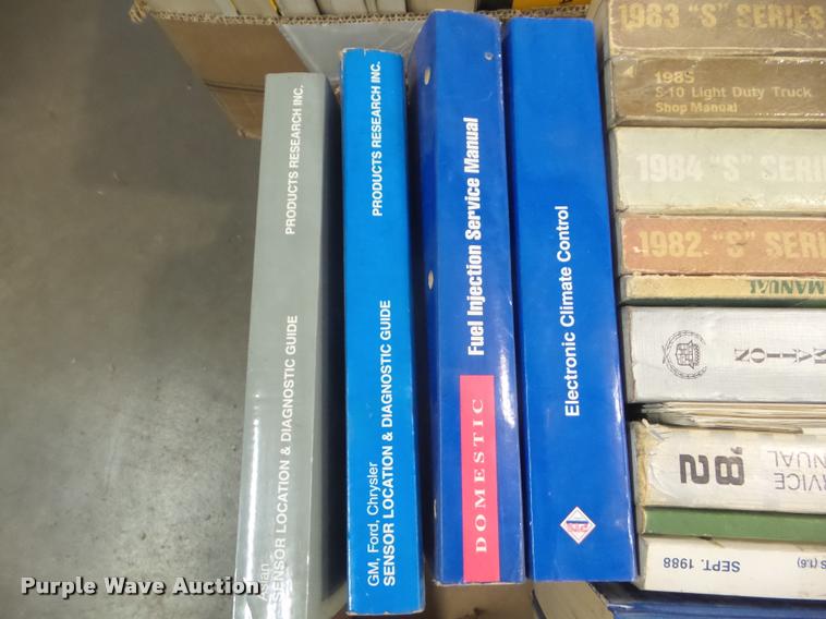 image for item DA9601 Automotive service manuals