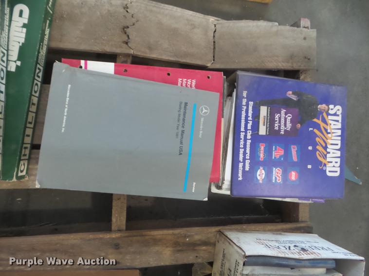 image for item DA9601 Automotive service manuals