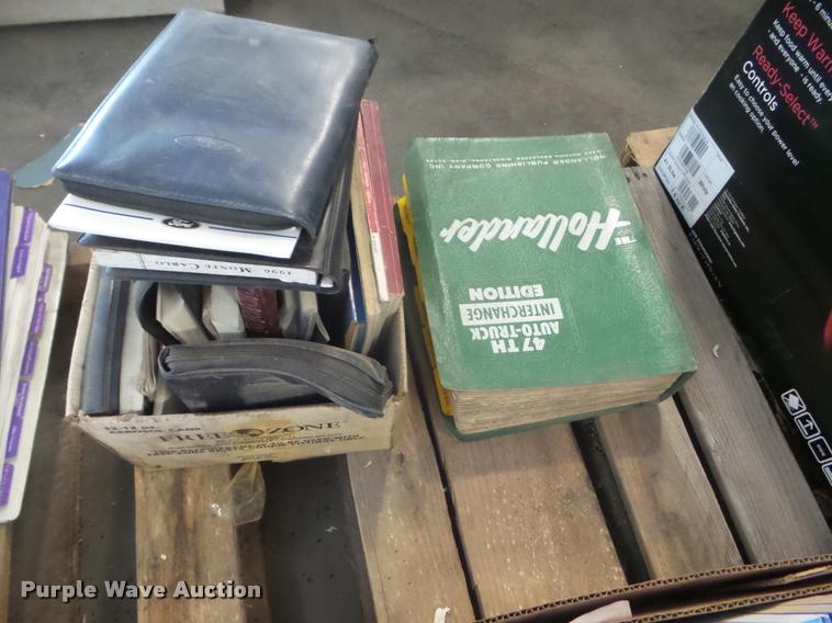 image for item DA9601 Automotive service manuals