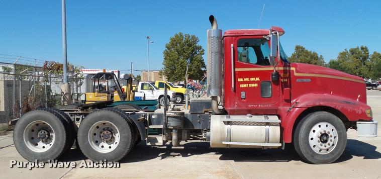 image for item DB4559 2001 International 9400i semi truck