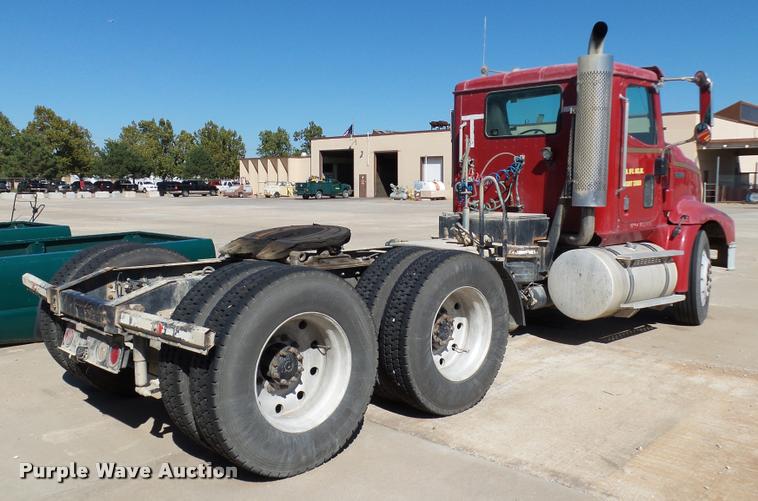 image for item DB4559 2001 International 9400i semi truck