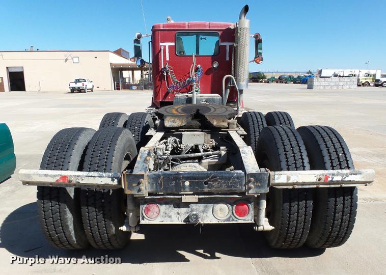 image for item DB4559 2001 International 9400i semi truck