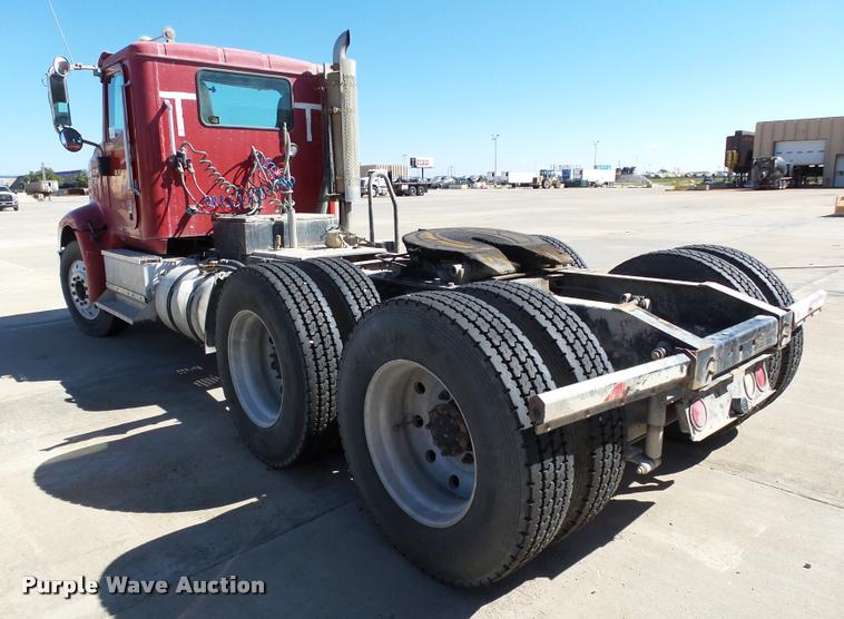 image for item DB4559 2001 International 9400i semi truck