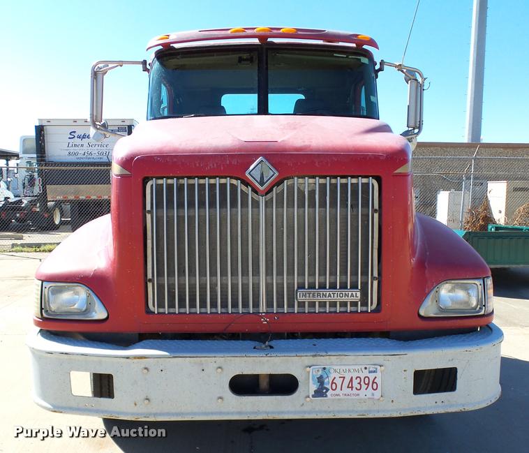 image for item DB4559 2001 International 9400i semi truck