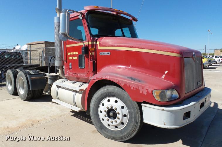 image for item DB4559 2001 International 9400i semi truck