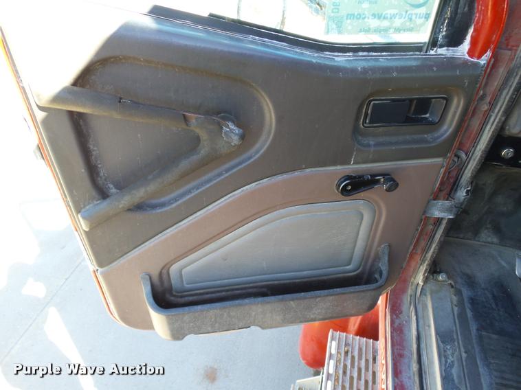 image for item DB4559 2001 International 9400i semi truck