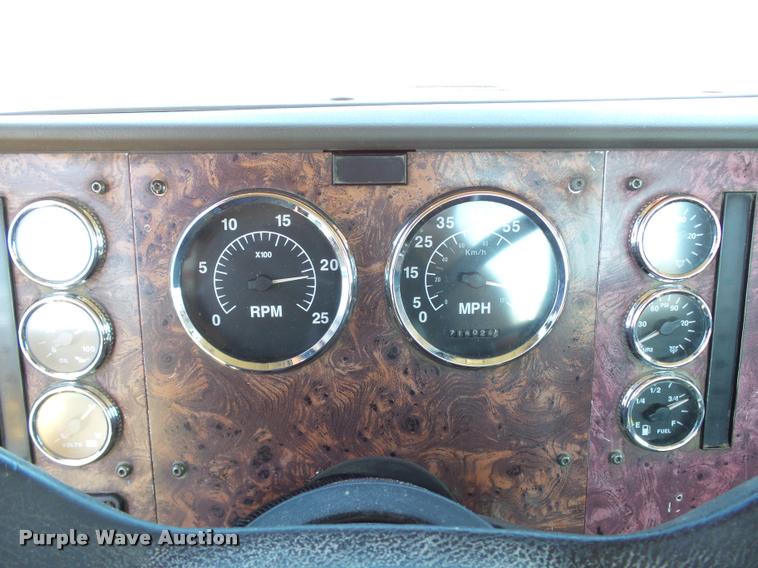 image for item DB4559 2001 International 9400i semi truck