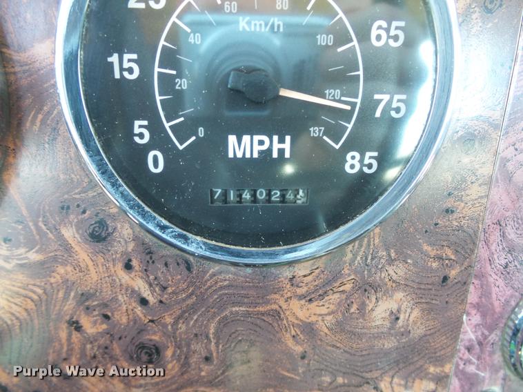 image for item DB4559 2001 International 9400i semi truck