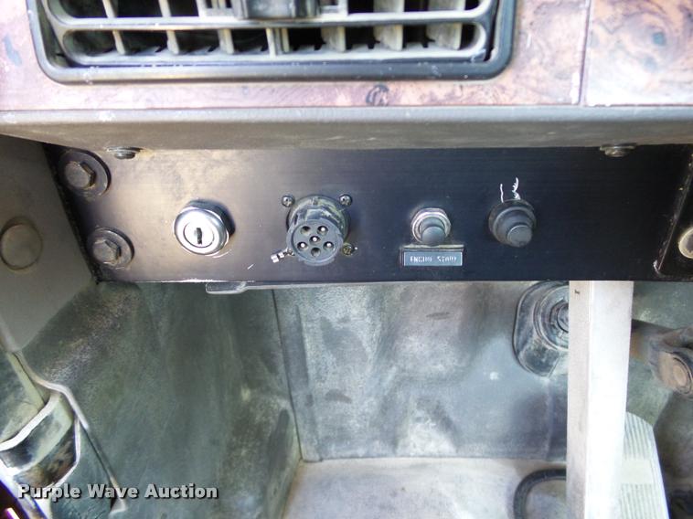 image for item DB4559 2001 International 9400i semi truck