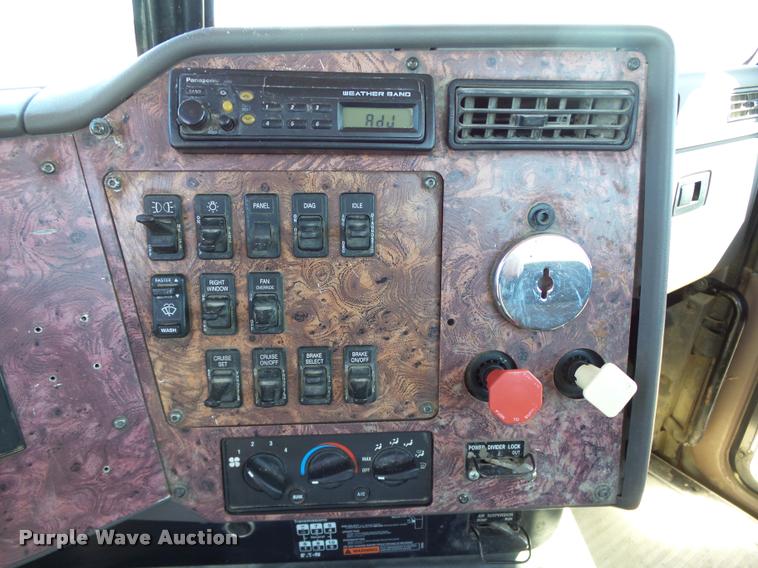 image for item DB4559 2001 International 9400i semi truck