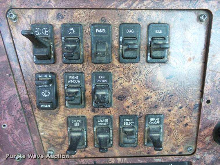 image for item DB4559 2001 International 9400i semi truck