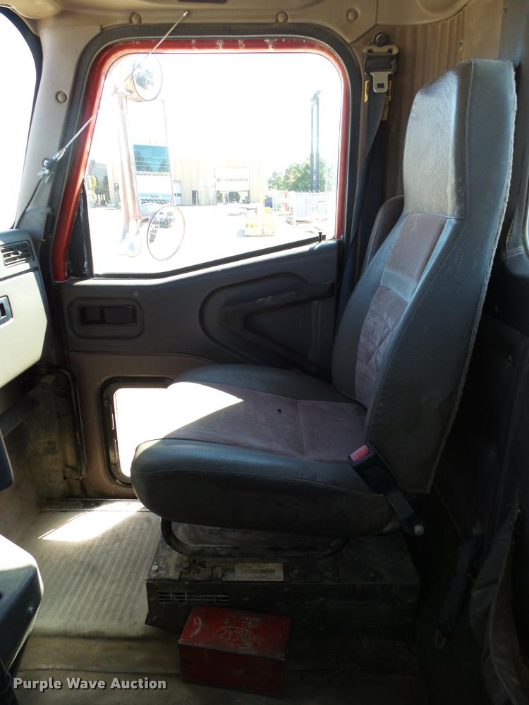 image for item DB4559 2001 International 9400i semi truck