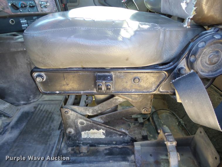 image for item DB4559 2001 International 9400i semi truck