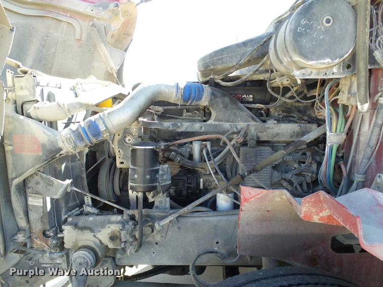 image for item DB4559 2001 International 9400i semi truck