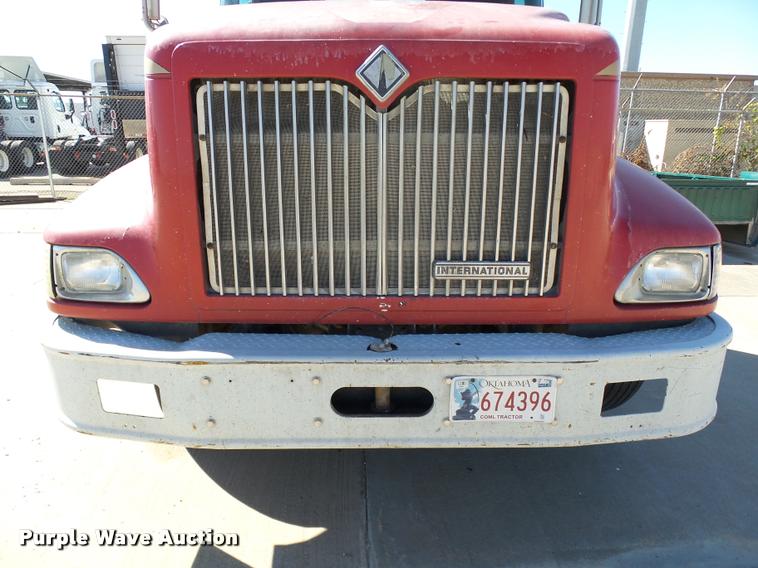 image for item DB4559 2001 International 9400i semi truck