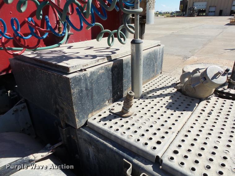 image for item DB4559 2001 International 9400i semi truck