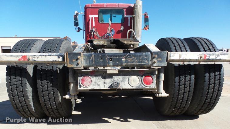 image for item DB4559 2001 International 9400i semi truck