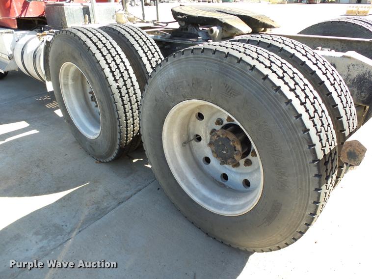 image for item DB4559 2001 International 9400i semi truck