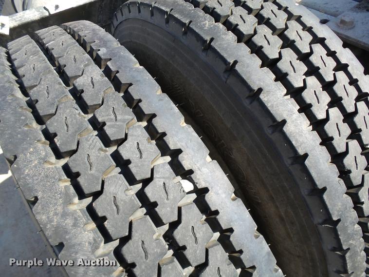 image for item DB4559 2001 International 9400i semi truck