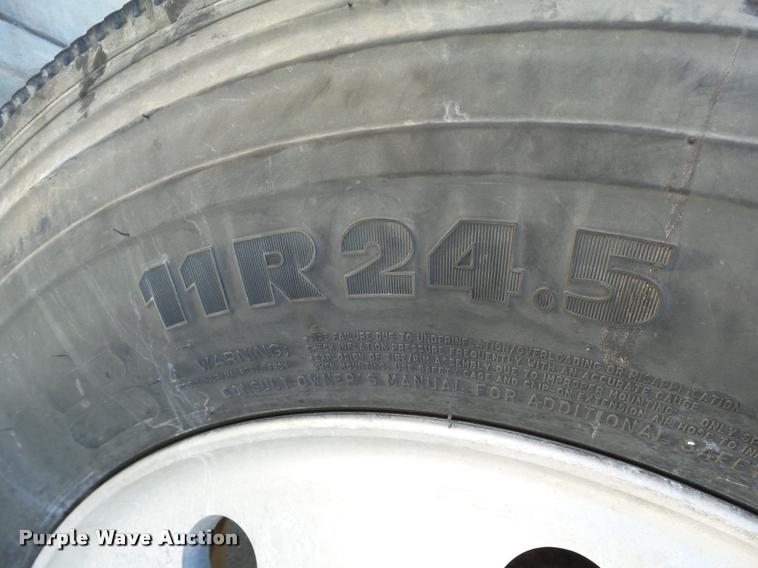 image for item DB4559 2001 International 9400i semi truck