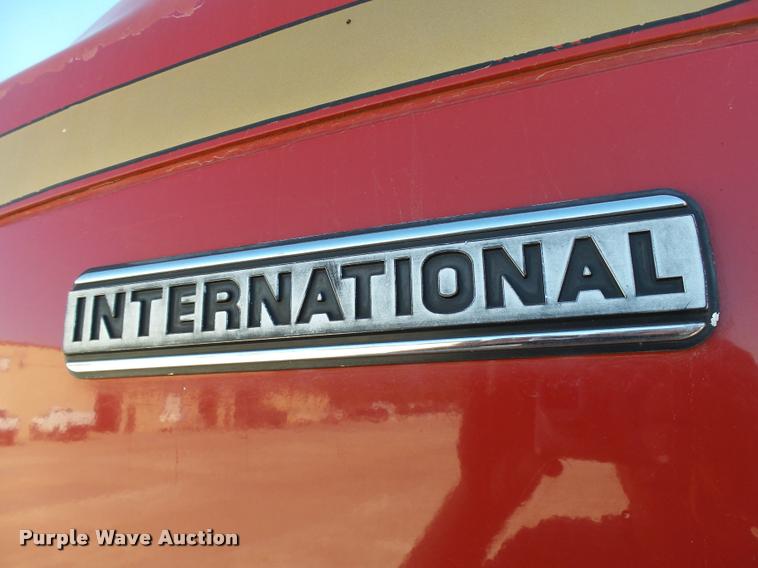 image for item DB4559 2001 International 9400i semi truck