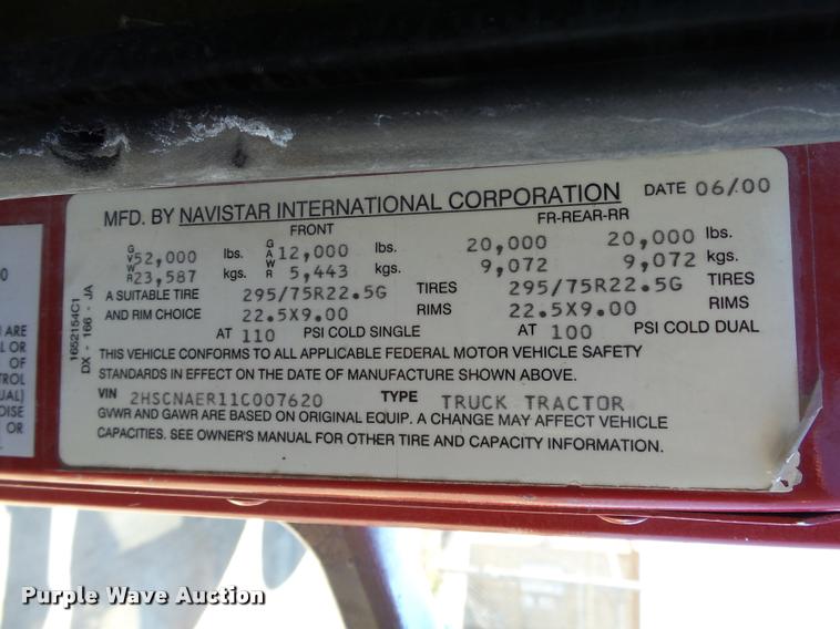 image for item DB4559 2001 International 9400i semi truck