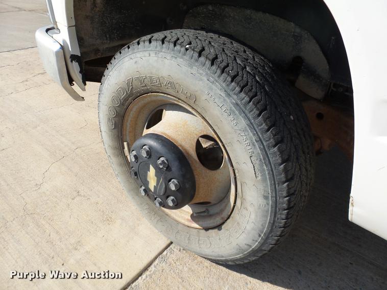 image for item DB4561 1999 Chevrolet 3500 flatbed pickup truck