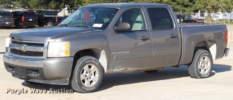 image for item DB4563 2008 Chevrolet Silverado 1500 LT Crew Cab pickup truck