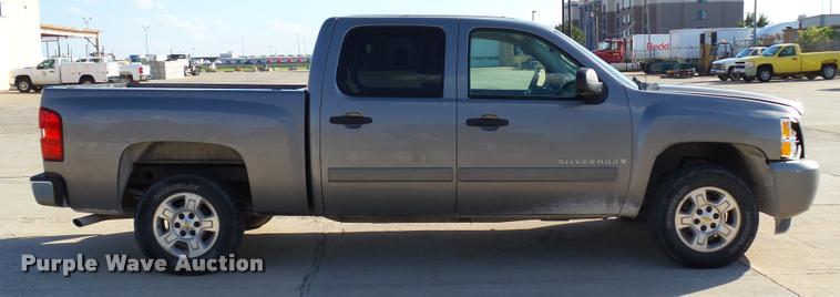 image for item DB4563 2008 Chevrolet Silverado 1500 LT Crew Cab pickup truck