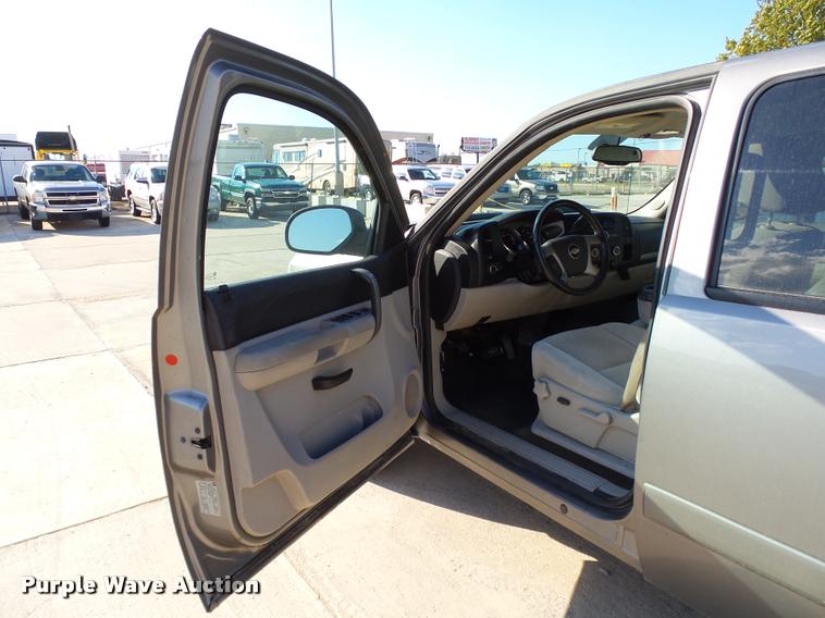 image for item DB4563 2008 Chevrolet Silverado 1500 LT Crew Cab pickup truck