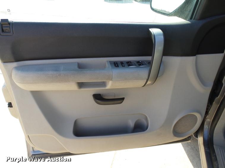 image for item DB4563 2008 Chevrolet Silverado 1500 LT Crew Cab pickup truck