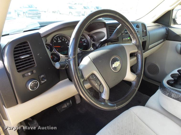 image for item DB4563 2008 Chevrolet Silverado 1500 LT Crew Cab pickup truck